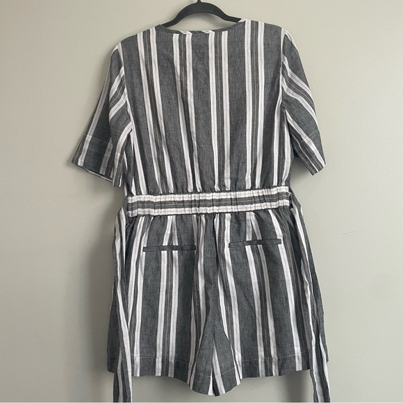 NWT BANANA REPUBLIC GREY WHITE STRIPE LINEN ROMPER. SIZE 10Petite - Picture 2 of 11